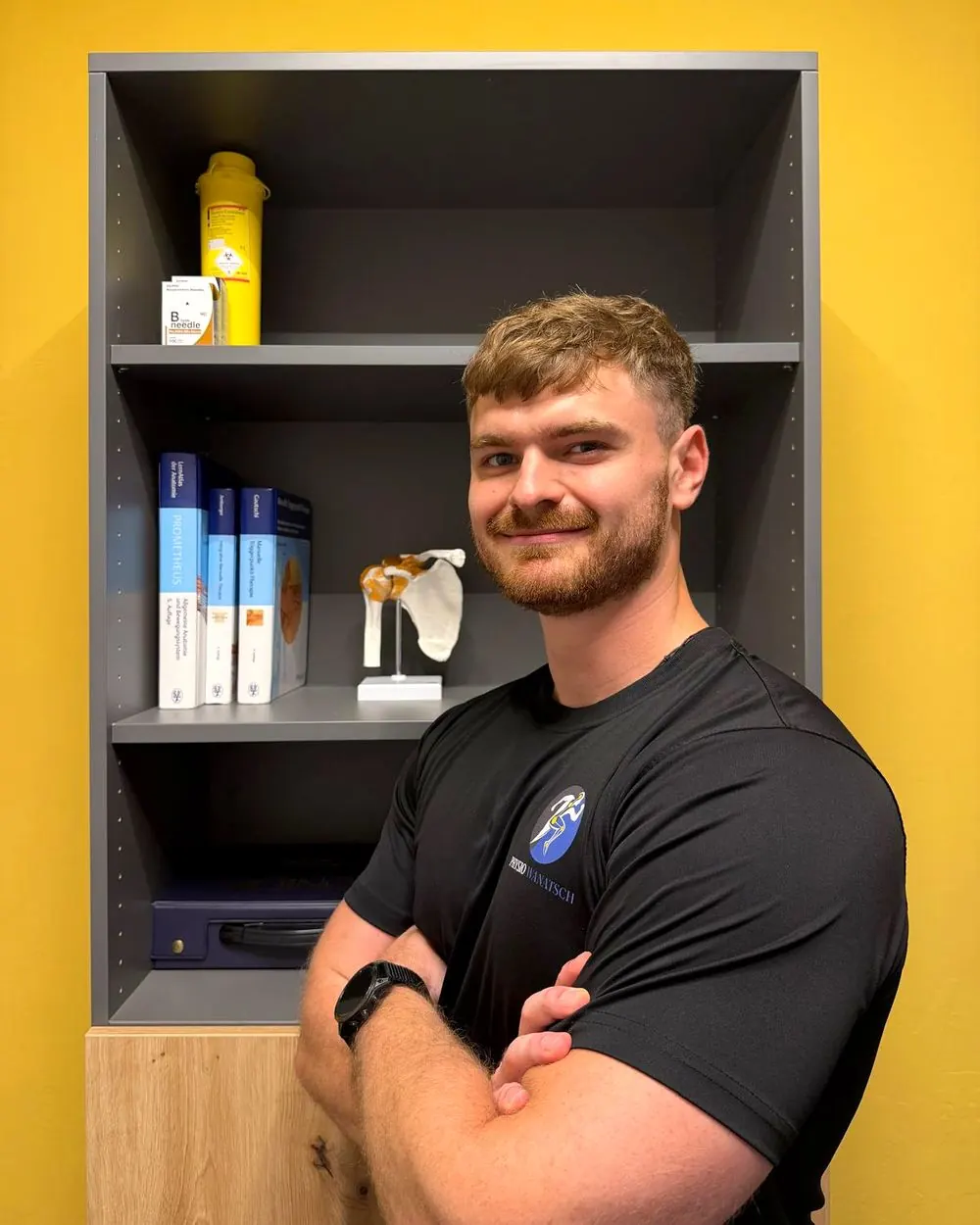 Physiotherapeut Max Wanatsch im Behandlungsraum